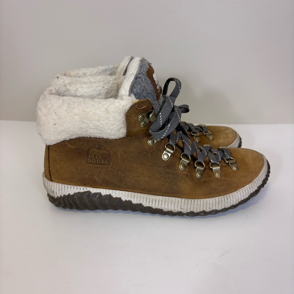 Sorel‎ Tan Boots with Cream Lining and Gray Laces Women’s 9.5